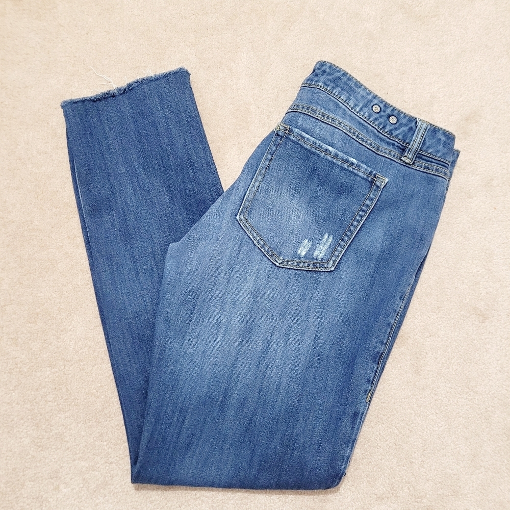 Cabi Boyfriend Jeans Womens Size 6 Distressed Raw Hem Stretch Denim Medium Wash - Picture 8 of 14